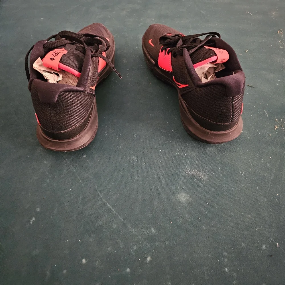 Kyrie flytrap shoes - Picture 4 of 4